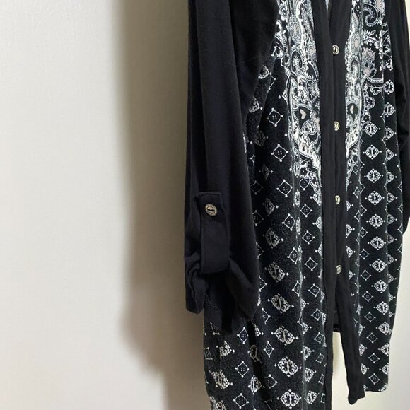 Maurices black & white tunic w/large design, size 2 - Picture 3 of 11